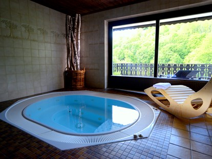 Naturhotel - Hessen - Entspannen im Whirlpool - BELVEDERE-das BIO Hotel garni & SuiteHotel am Edersee