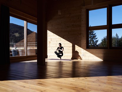 Naturhotel - täglich Yoga, Meditationen & Fitness - Holzhotel Forsthofalm