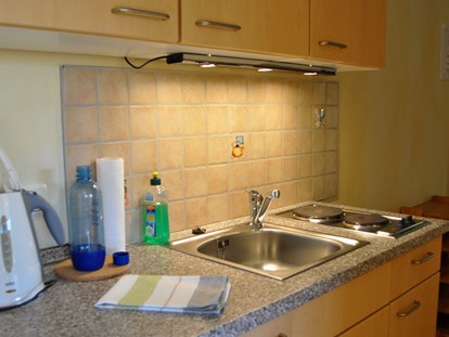 Naturhotel - Wassersparmaßnahmen - kleine Pantryküche in jedem Apartment - Biohotel Gut Nisdorf