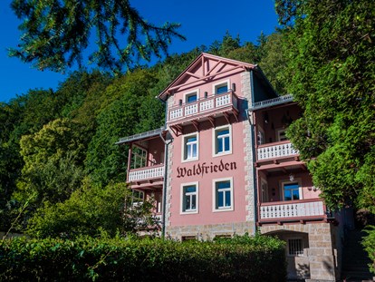 Naturhotel - Sächsische Schweiz - das Bio-Hotel Villa Waldfrieden mit 8 Themenzimmern, in denen man eine kleine Weltreise machen kann  - Bio- & Nationalpark-Refugium Schmilka