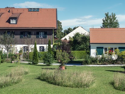 Naturhotel - Green Meetings werden angeboten - Seitenansicht Biohotel Schlossgut Oberambach - Schlossgut Oberambach